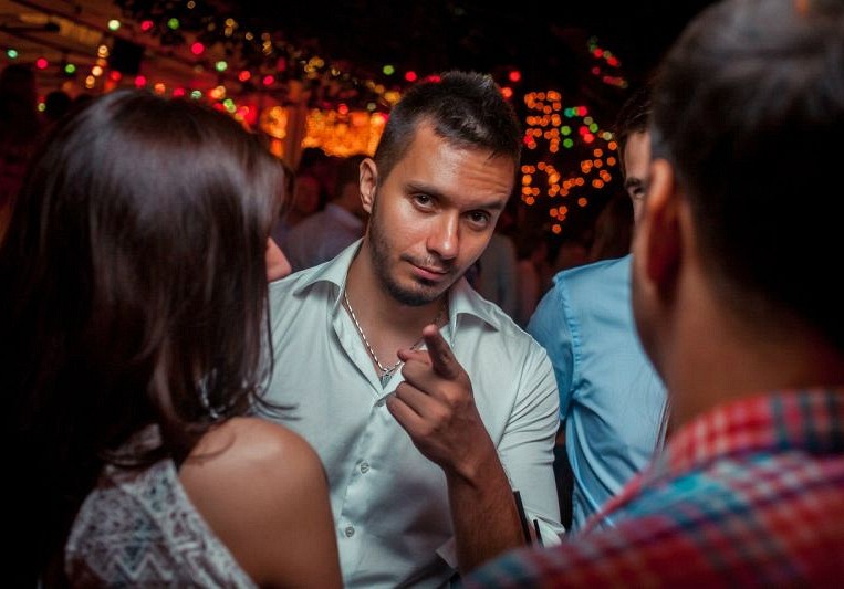 Соблазнение: Как правильно позиционировать себя в ночном клубе